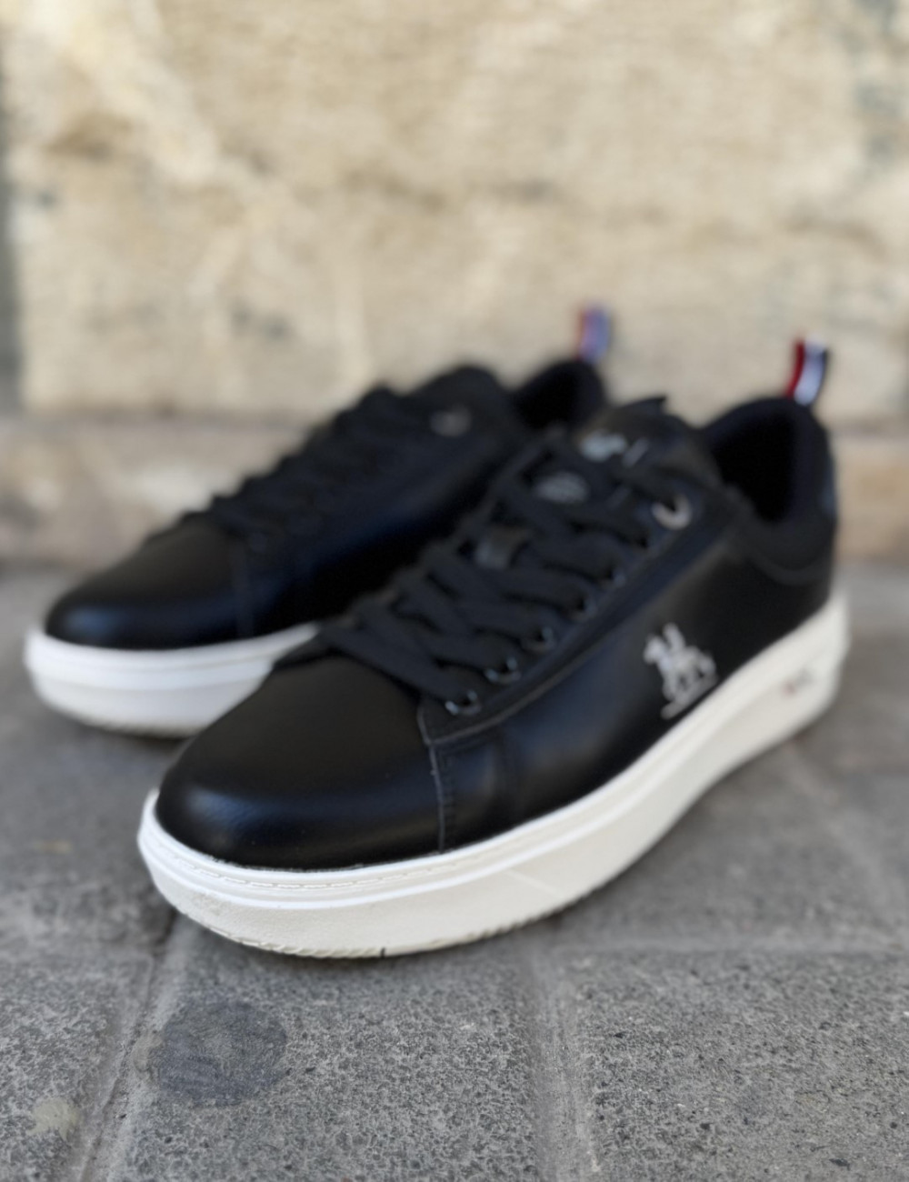 Ανδρικά χαμηλά Casual Sneakers κατασκευασμένα απο δερματίνη  άριστης ποιότητας.