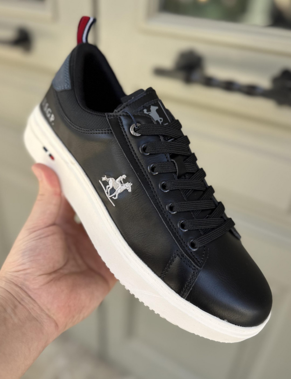 Ανδρικά χαμηλά Casual Sneakers κατασκευασμένα απο δερματίνη  άριστης ποιότητας.
