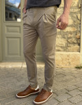 Ανδρικό παντελόνι υφασμάτινο με πιέτα.