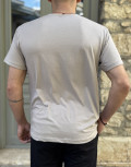 Aνδρικό T-shirt με κοντό μανίκι της εταιρίας Everbest σε μαύρο χρώμα με ρεβέρ στα μανίκια.