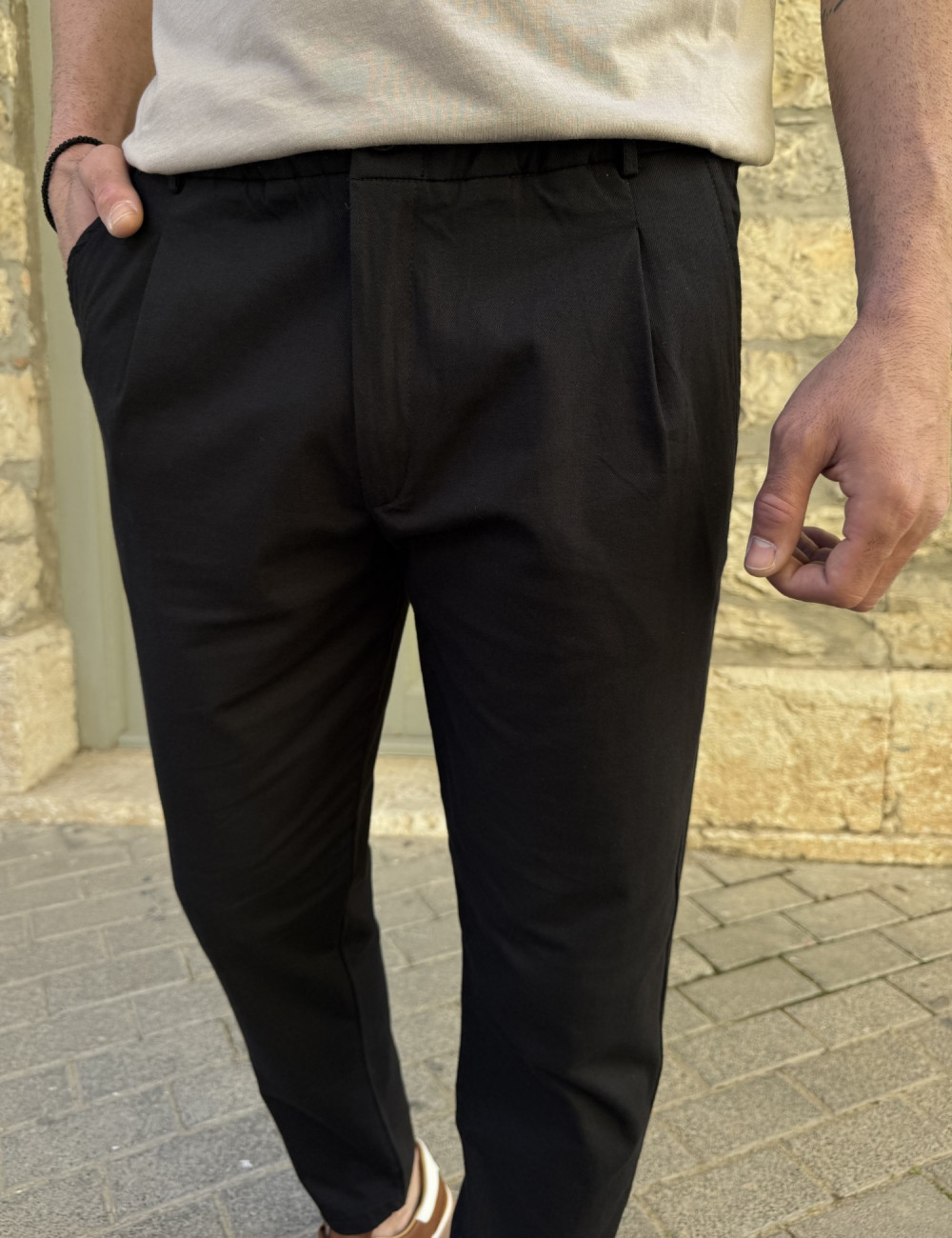 Ανδρικό παντελόνι υφασμάτινο με πιέτα.