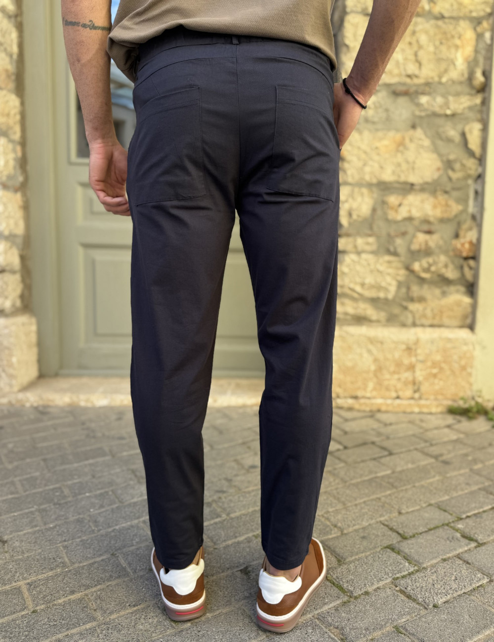Ανδρικό παντελόνι υφασμάτινο με πιέτα.