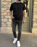 Aνδρικό T-shirt με κοντό μανίκι της εταιρίας Everbest σε μαύρο χρώμα με ρεβέρ στα μανίκια.