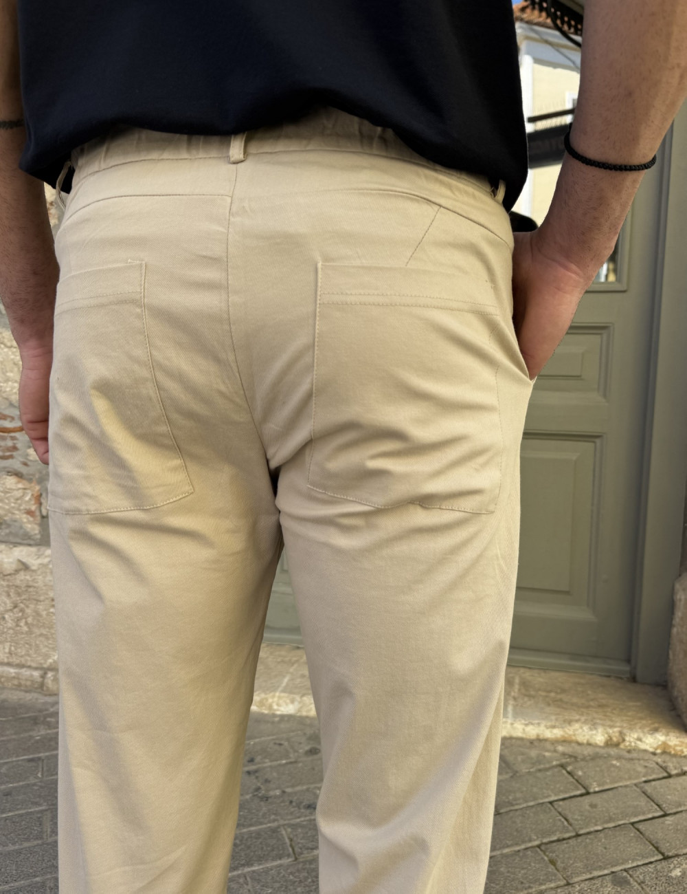 Ανδρικό παντελόνι υφασμάτινο με πιέτα.