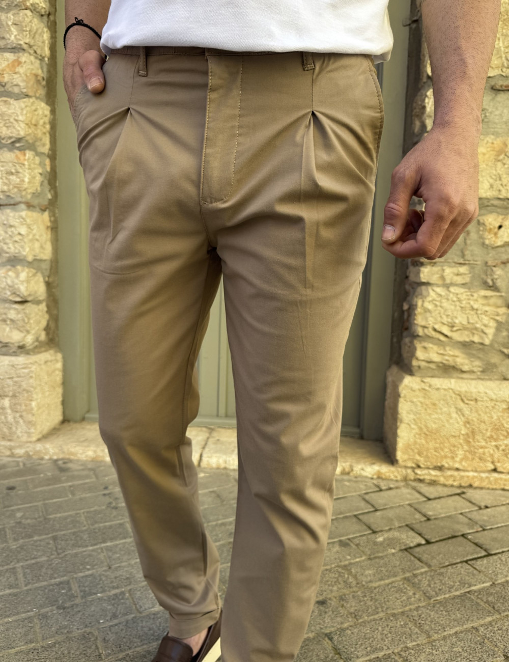 Ανδρικό παντελόνι υφασμάτινο με πιέτα.