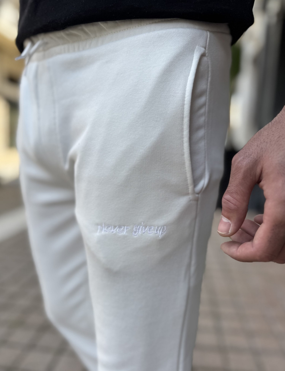 Ανδρική αθλητική φόρμα με τσέπες.