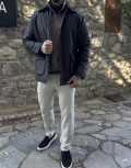 Ανδρικό μπουφάν μονόχρωμο ιδανικό για καθημερινές εμφανίσεις.