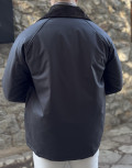 Ανδρικό μπουφάν μονόχρωμο ιδανικό για καθημερινές εμφανίσεις.