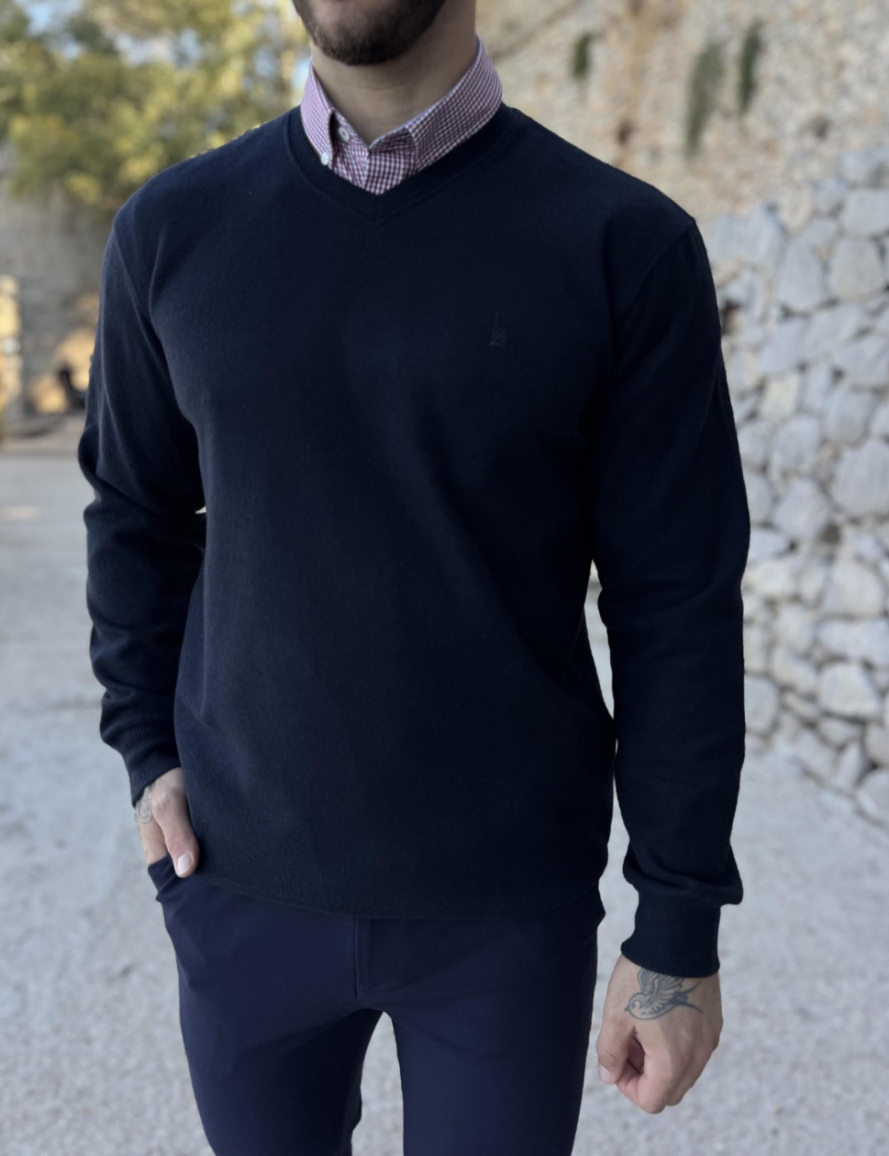 νδρική μακρυμάνικη μπλούζα .