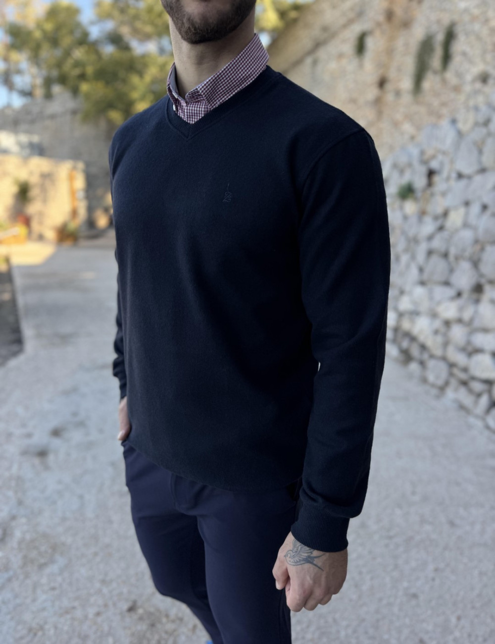 νδρική μακρυμάνικη μπλούζα .