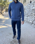 Ανδρικό μακρυμάνικο πουλόβερ με μισό φερμουάρ.
