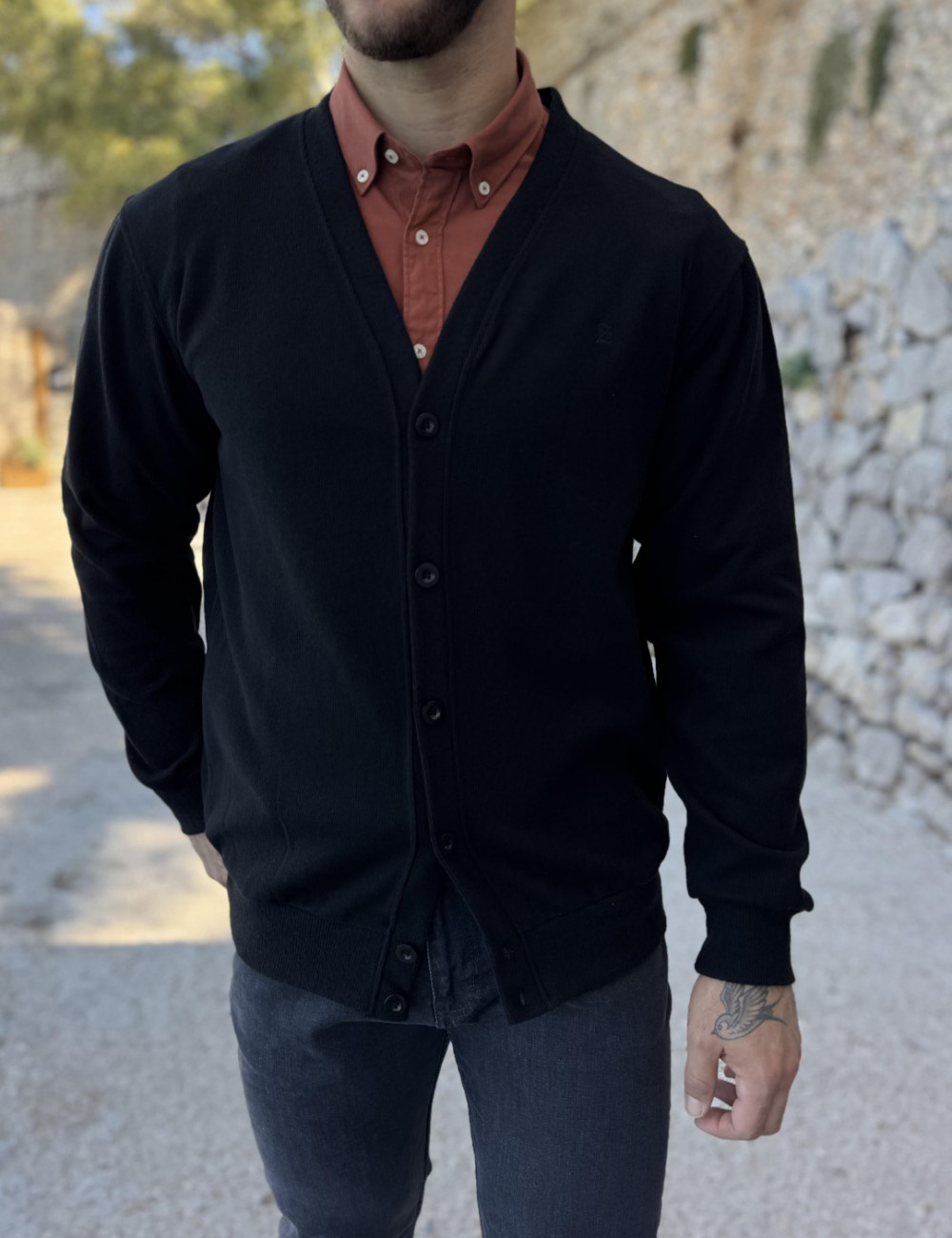 Ανδρική μακρυμάνικη ζακέτα.