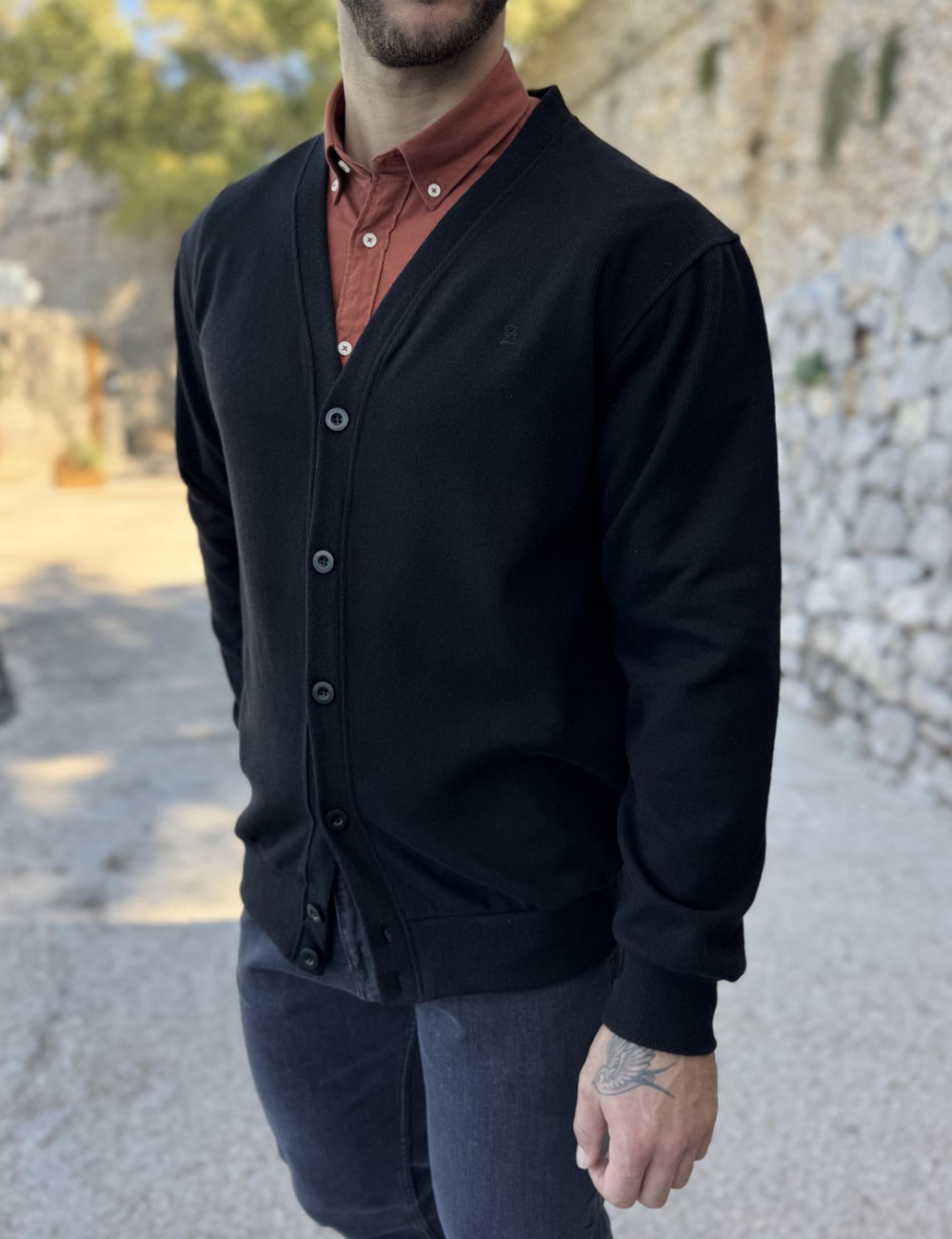 Ανδρική μακρυμάνικη ζακέτα.