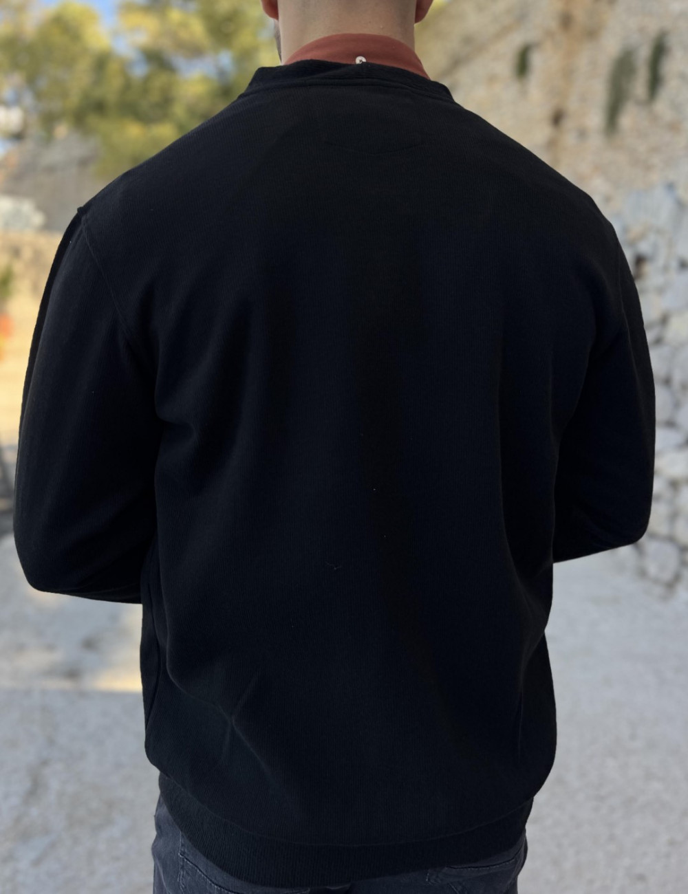 Ανδρική μακρυμάνικη ζακέτα.