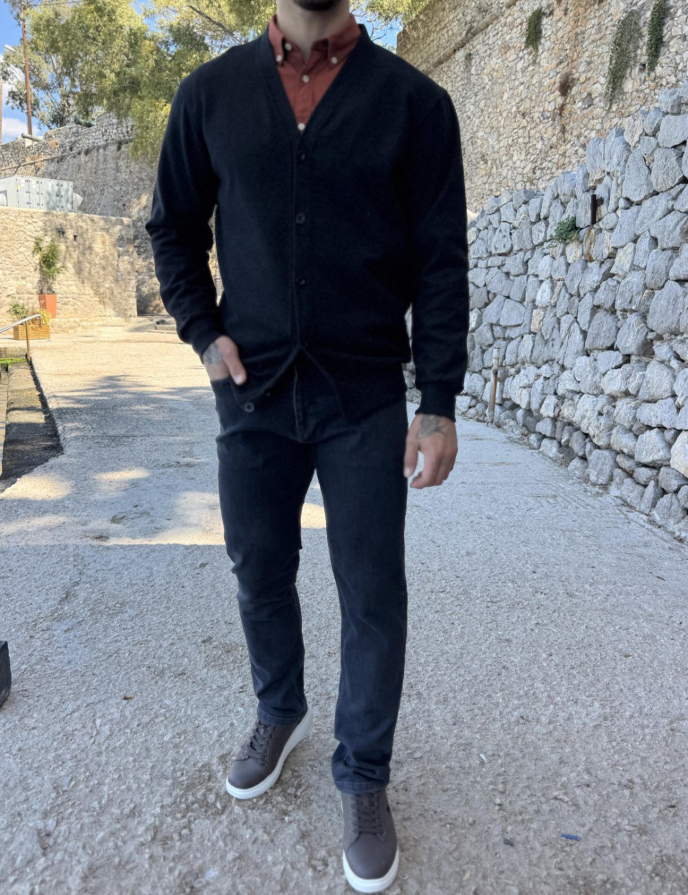 Ανδρική μακρυμάνικη ζακέτα.