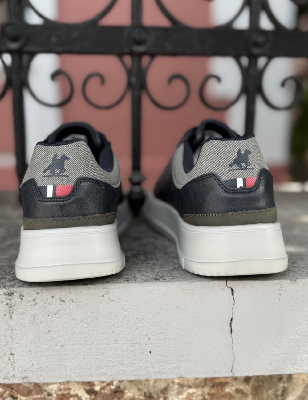 Ανδρικά χαμηλά Casual Sneakers κατασκευασμένα απο δερματίνη  άριστης ποιότητας.