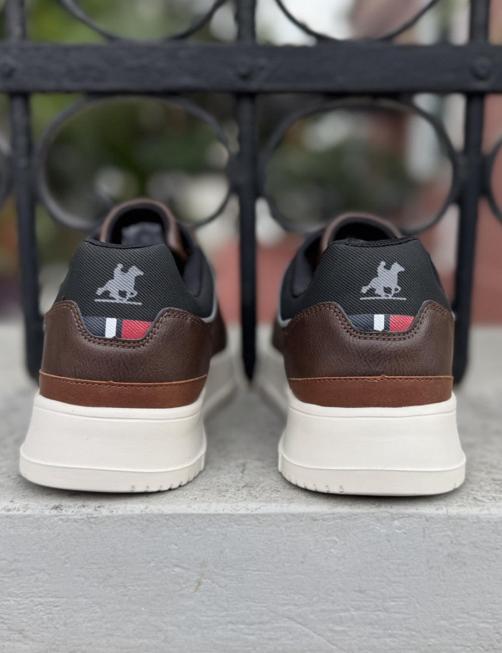 Ανδρικά χαμηλά Casual Sneakers κατασκευασμένα απο δερματίνη  άριστης ποιότητας.