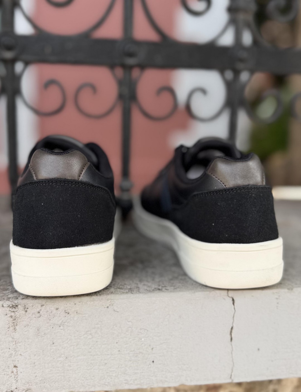 Ανδρικά Casual Sneakers κατασκευασμένα απο δερματίνη  άριστης ποιότητας.