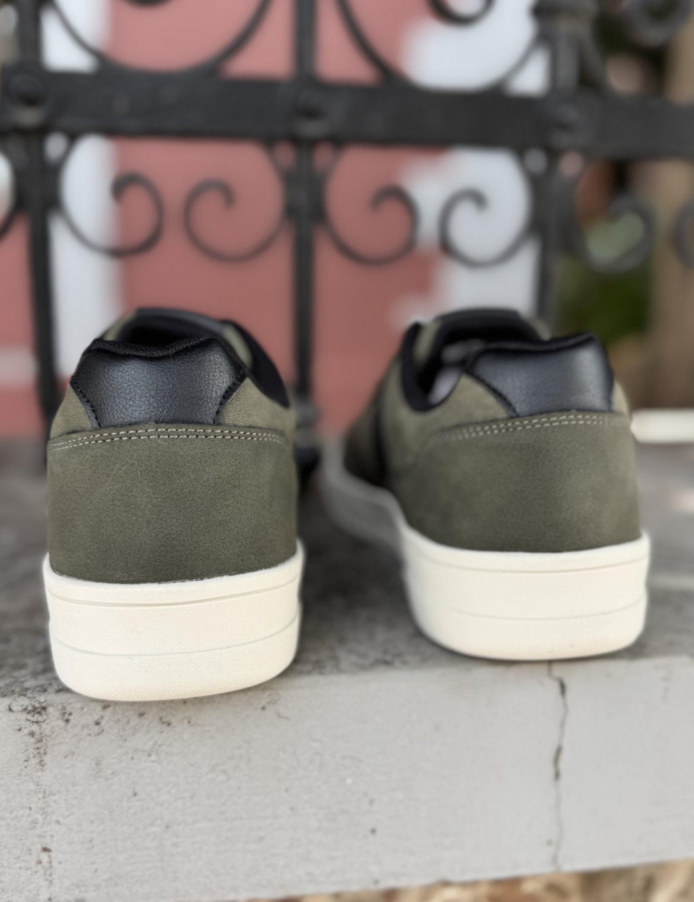 Ανδρικά Casual Sneakers κατασκευασμένα απο δερματίνη  άριστης ποιότητας.