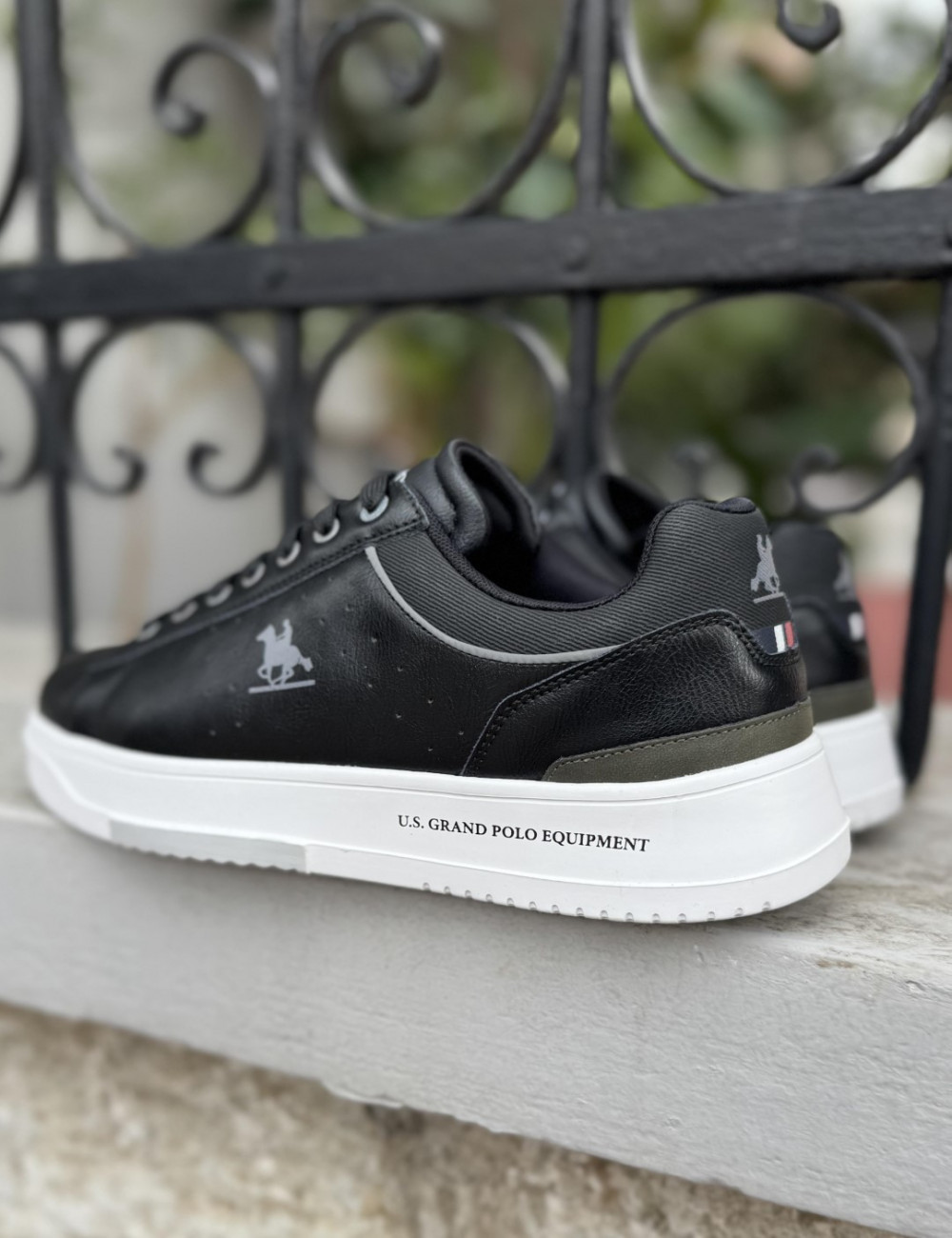 Ανδρικά χαμηλά Casual Sneakers κατασκευασμένα απο δερματίνη  άριστης ποιότητας.