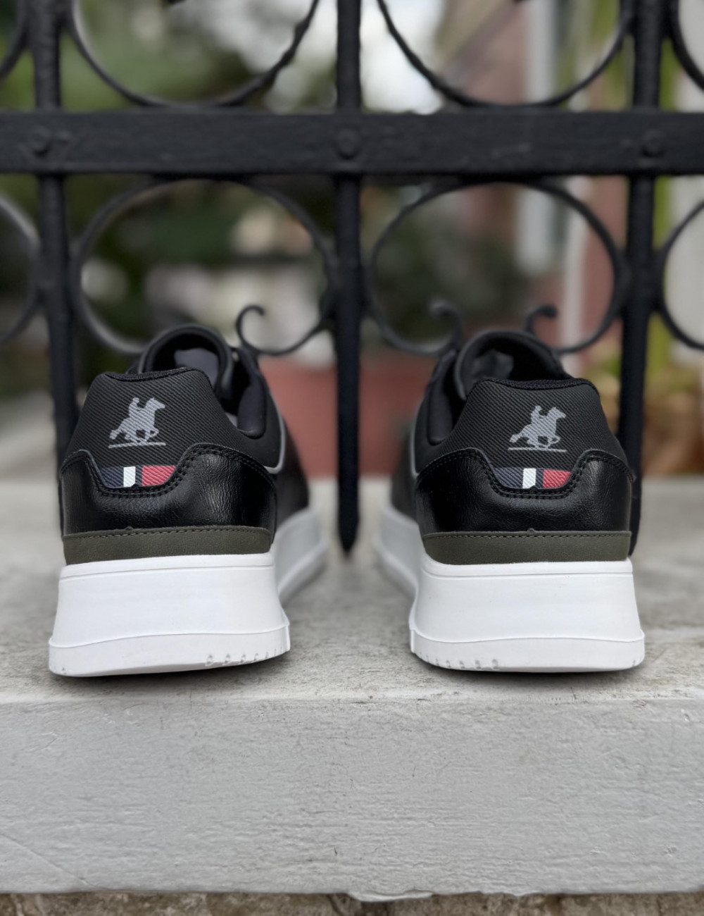 Ανδρικά χαμηλά Casual Sneakers κατασκευασμένα απο δερματίνη  άριστης ποιότητας.