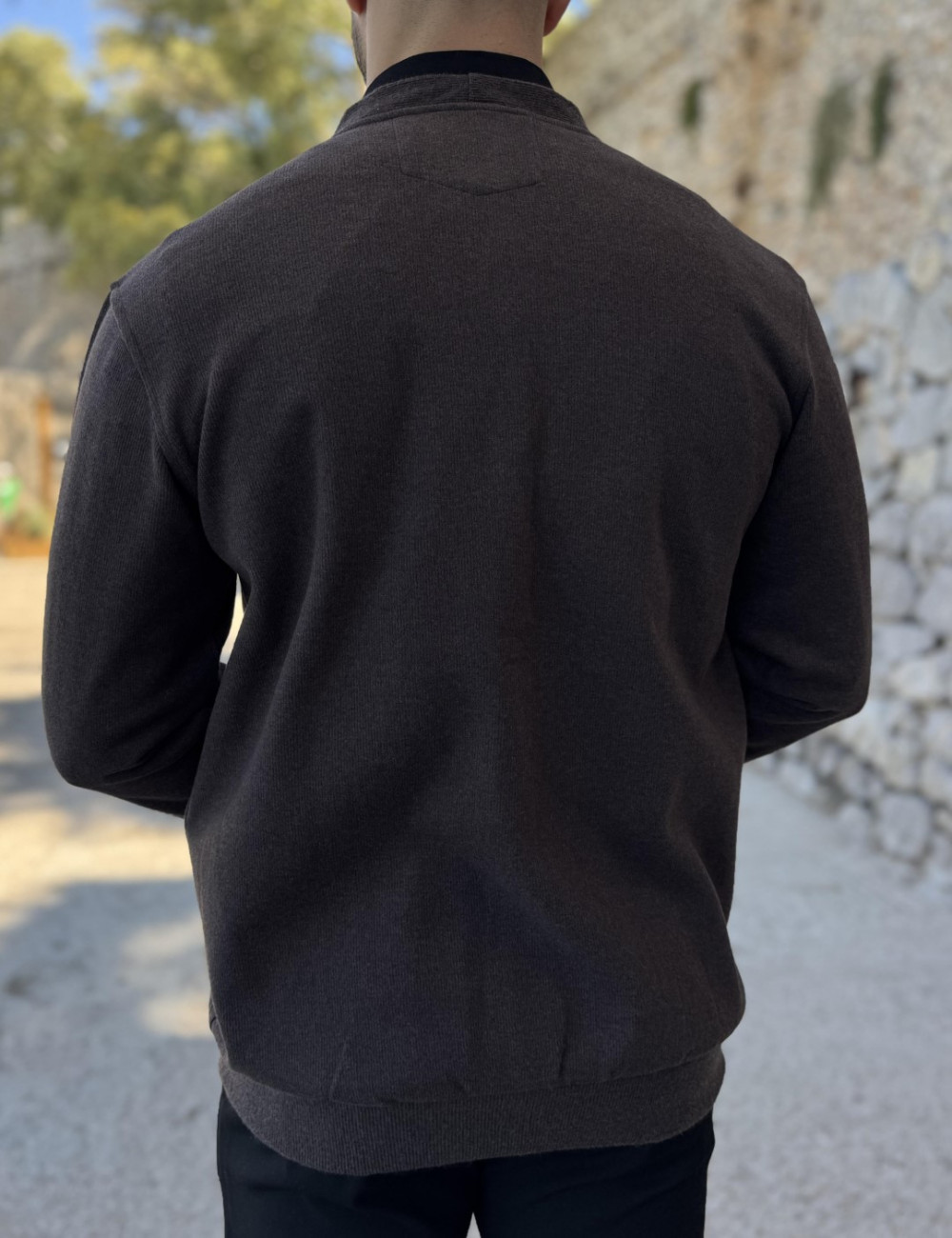 Ανδρική μακρυμάνικη ζακέτα.