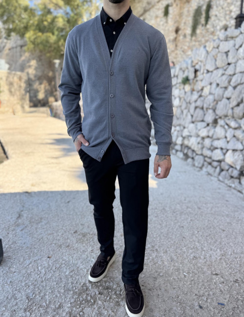 Ανδρική γκρι μακρυμάνικη ζακέτα με V και κουμπιά ZWK105G