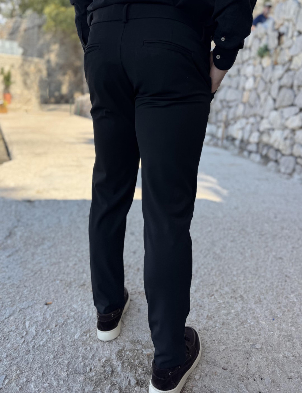 Ανδρικό υφασμάτινο παντελόνι μονόχρωμο.