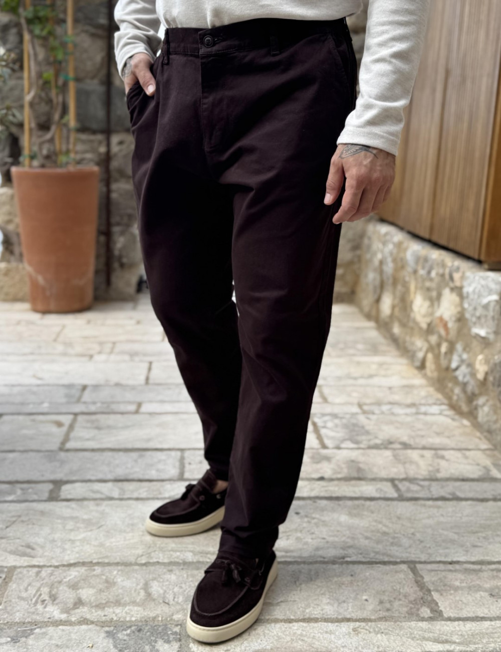Αντρικό παντελόνι υφασμάτινο με λάστιχο στην μέση και κορδόνι για καλύτερη στήριξη.