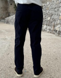 Αντρικό παντελόνι υφασμάτινο με λάστιχο στην μέση και κορδόνι για καλύτερη στήριξη.