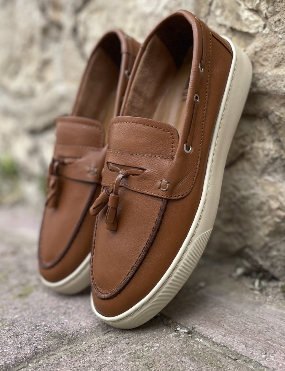 Ανδρικά δερμάτινα loafers με tassels.