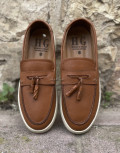  Ανδρικά δερμάτινα loafers με tassels.