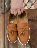 Ανδρικά δερμάτινα loafers με tassels.