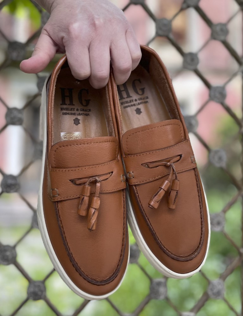  Ανδρικά δερμάτινα loafers με tassels.