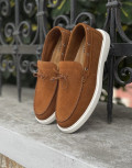 Ανδρικά δερμάτινα loafers με κορδόνι.