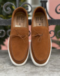 Ανδρικά δερμάτινα loafers με κορδόνι.