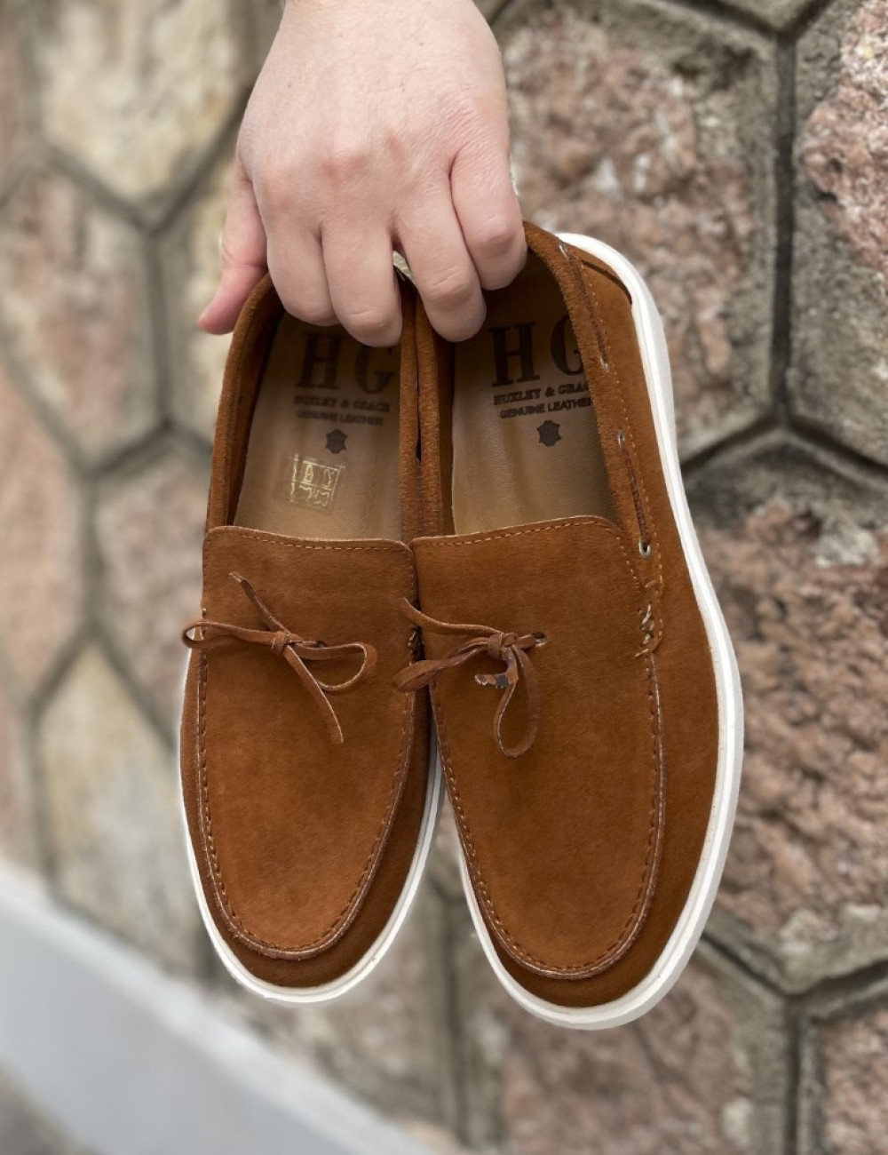 Ανδρικά δερμάτινα loafers με κορδόνι.