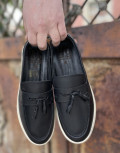  Ανδρικά δερμάτινα loafers με tassels.