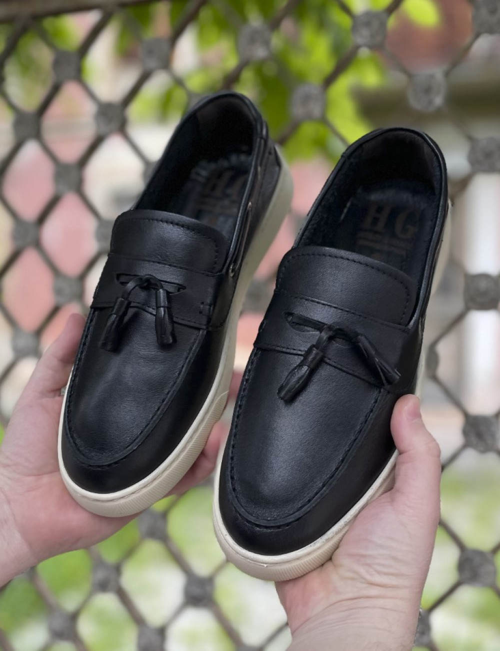  Ανδρικά δερμάτινα loafers με tassels.