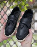 Ανδρικά δερμάτινα loafers με tassels.