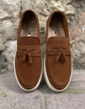  Ανδρικά δερμάτινα loafers με tassels.
