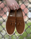  Ανδρικά δερμάτινα loafers με tassels.