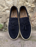  Ανδρικά δερμάτινα loafers με tassels.
