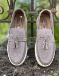  Ανδρικά δερμάτινα loafers με tassels.