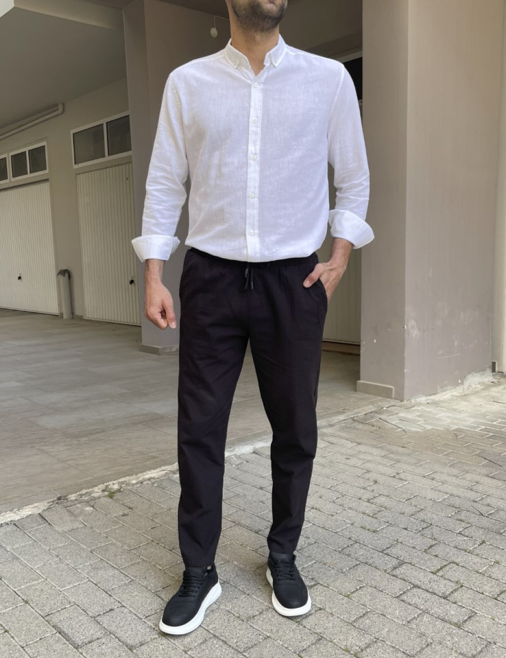 Ανδρικό υφασμάτινο παντελόνι&nbsp;με λάστιχο στη μέση.
