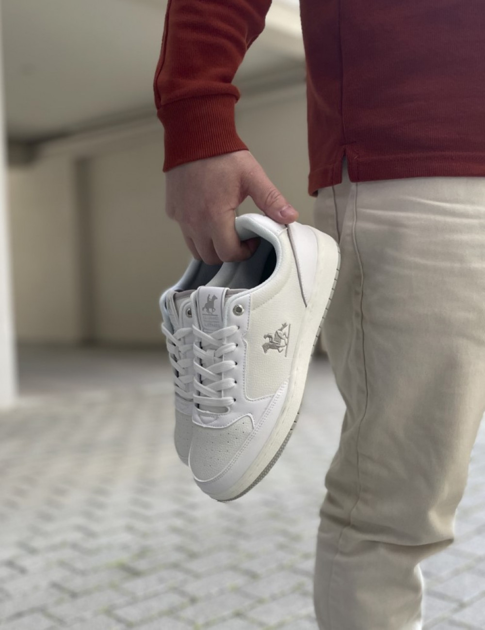 Ανδρικά χαμηλά Casual Sneakers , με διχρωμία, κατασκευασμένα απο δερματίνη άριστης ποιότητας.
