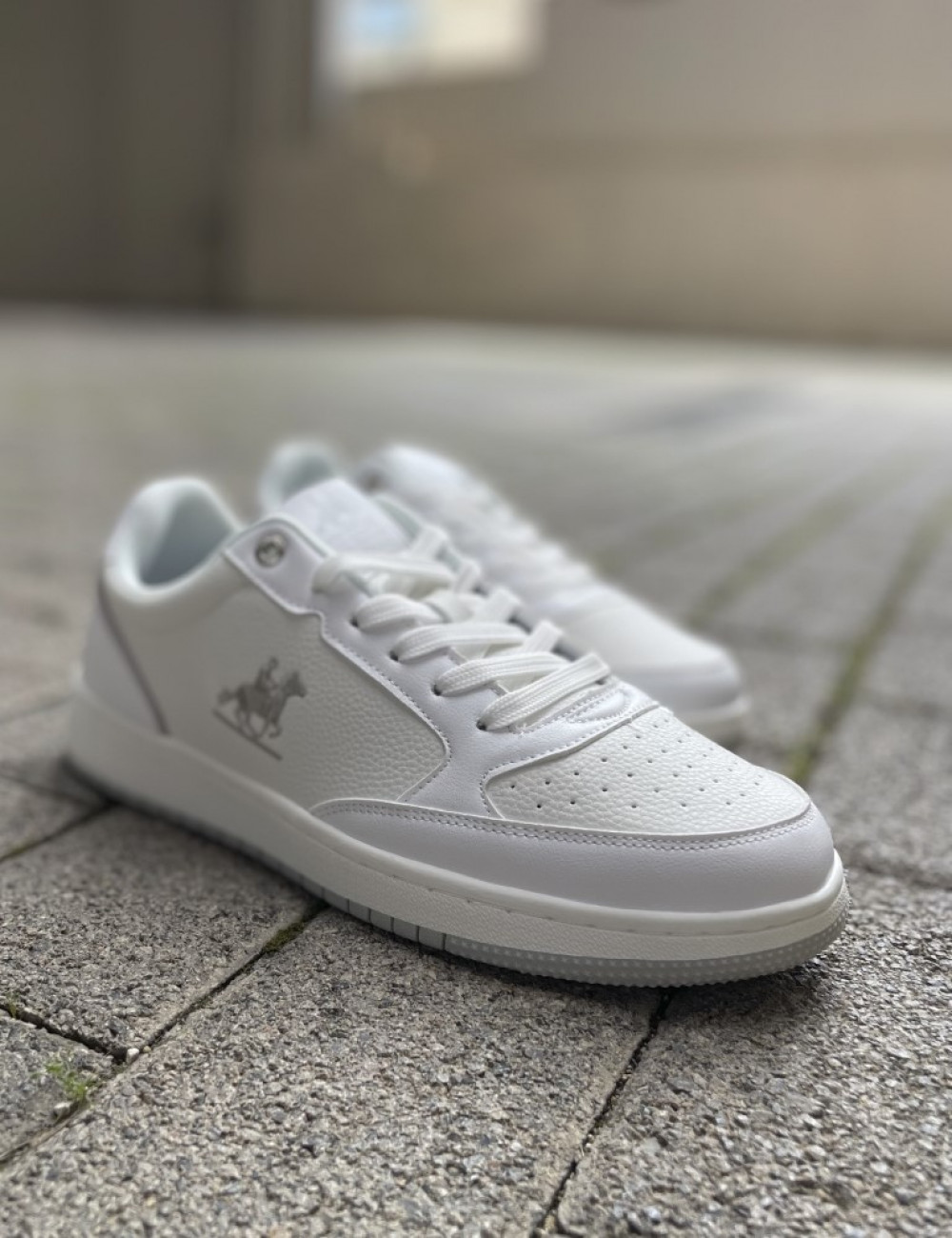 Ανδρικά χαμηλά Casual Sneakers , με διχρωμία, κατασκευασμένα απο δερματίνη άριστης ποιότητας.