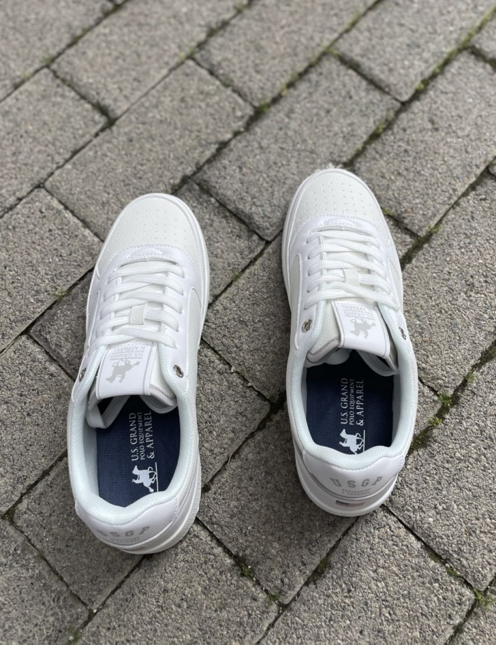Ανδρικά χαμηλά Casual Sneakers , με διχρωμία, κατασκευασμένα απο δερματίνη άριστης ποιότητας.