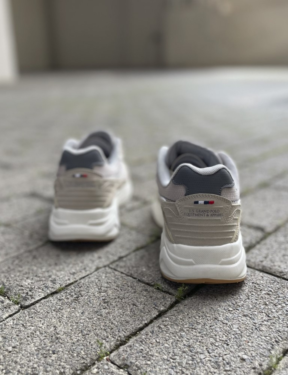 Ανδρικά χαμηλά Casual Sneakers , με διχρωμία, κατασκευασμένα απο δερματίνη άριστης ποιότητας.