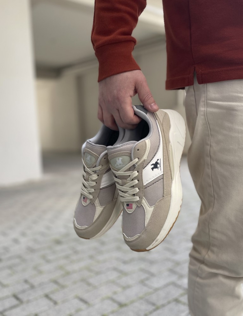 Ανδρικά χαμηλά Casual Sneakers , με διχρωμία, κατασκευασμένα απο δερματίνη άριστης ποιότητας.